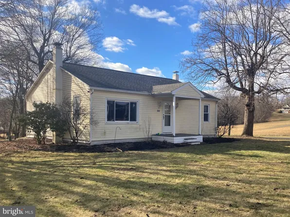 353 Fairground Rd, Newport, PA 17074