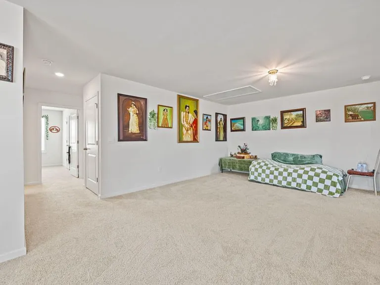 Incredibly spacious loft area! Great area for entertainment or an extra cozy space.