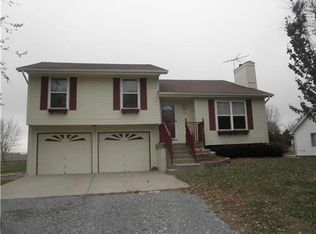 700 Walnut Pl, Holt, MO 64048