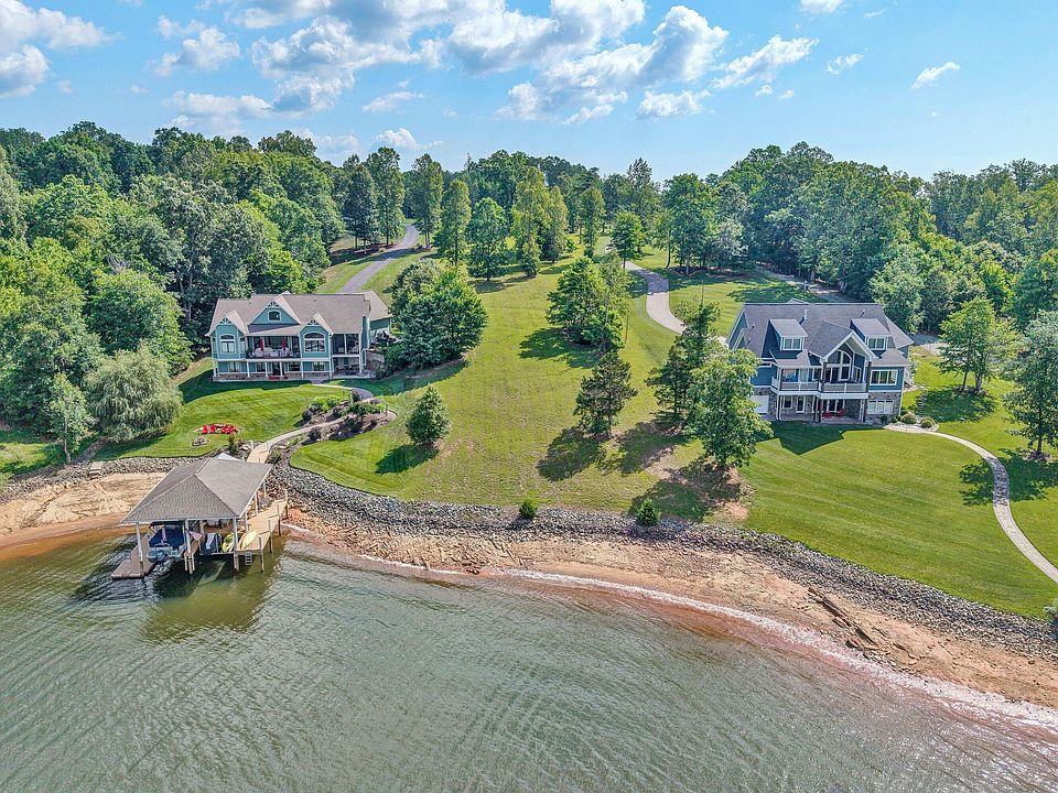 1st image of 18 Stillwater Dr
