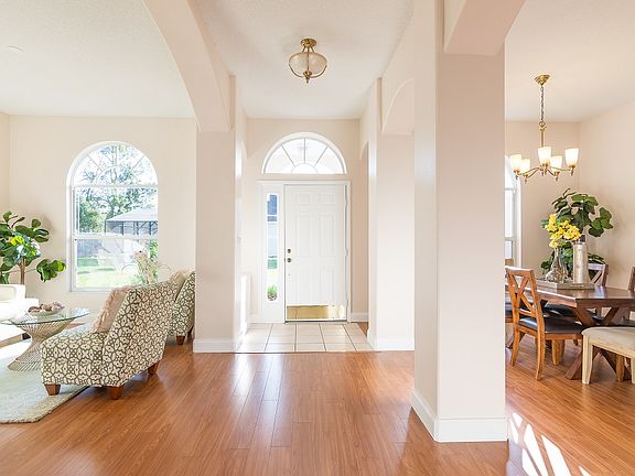 2nd image of 920 Empress Ln