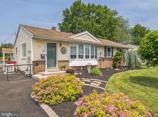130 Horseshoe Ln, Warminster, PA 18974