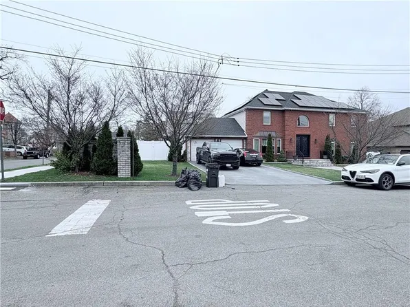 45 Poe St, Staten Island, NY 10307