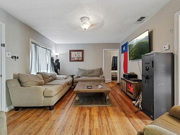 2nd image of 3004 33rd St