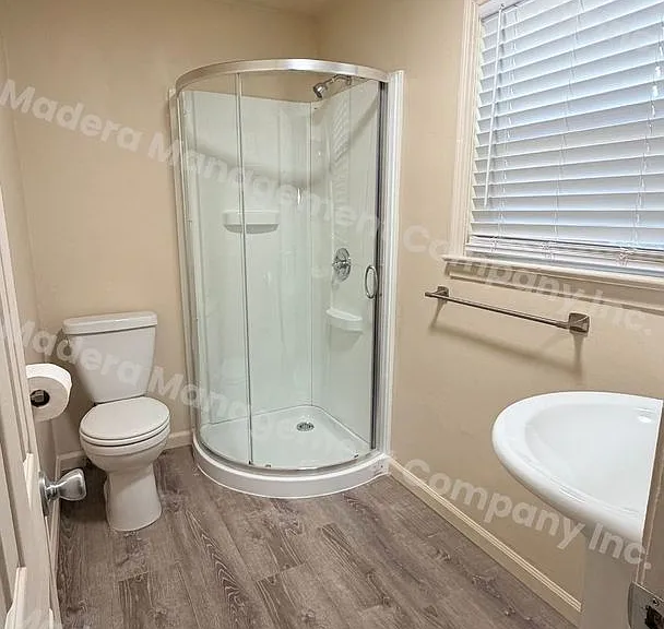 210 N C St — Photo 6