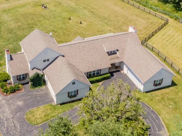 5284 Harvey Rd, Caledonia, IL 61011