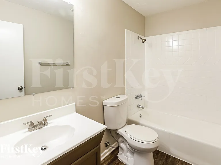 8418 NW 68th St — Photo 13