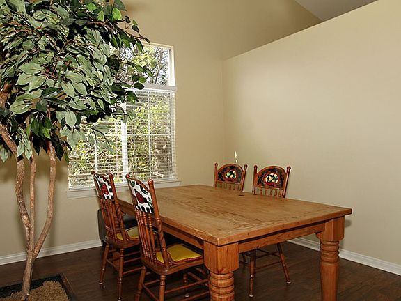 5th image of 3850 Mira Loma Dr
