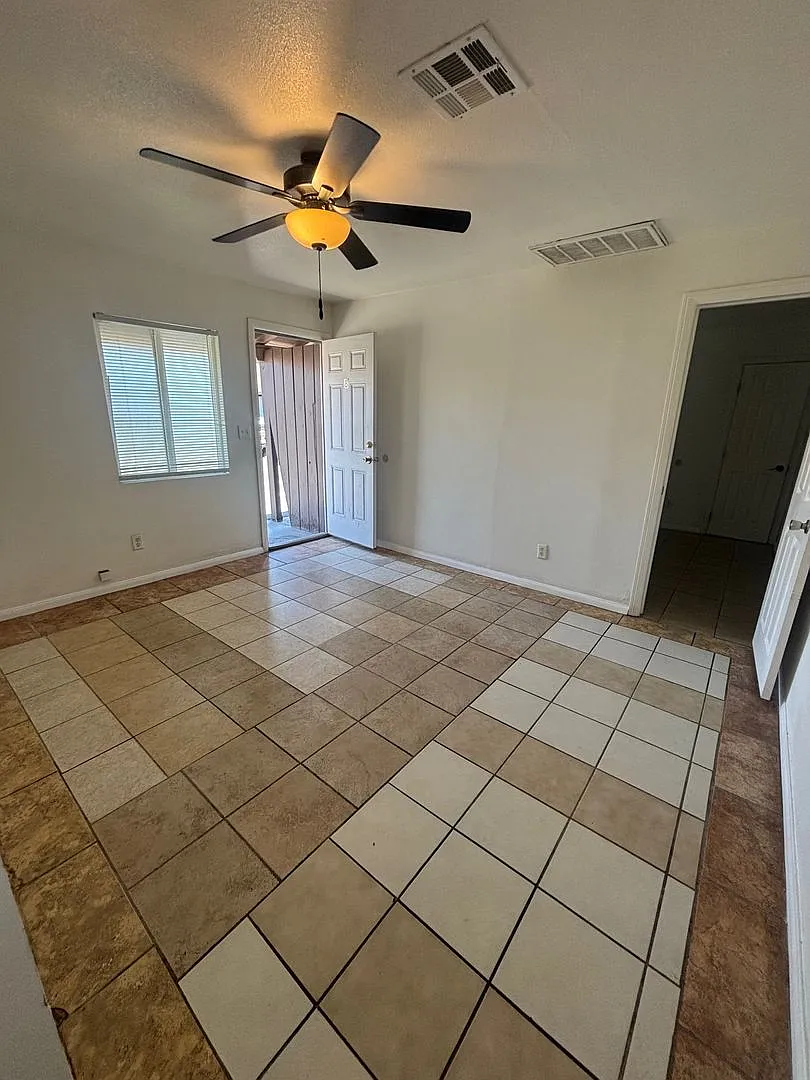 702 Adams Ave — Photo 2