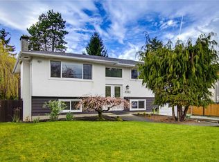 9552 Sharples Rd, Sidney, BC V8L 2T8