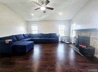 182 Ridgeview Dr, Saint Robert, MO 65584