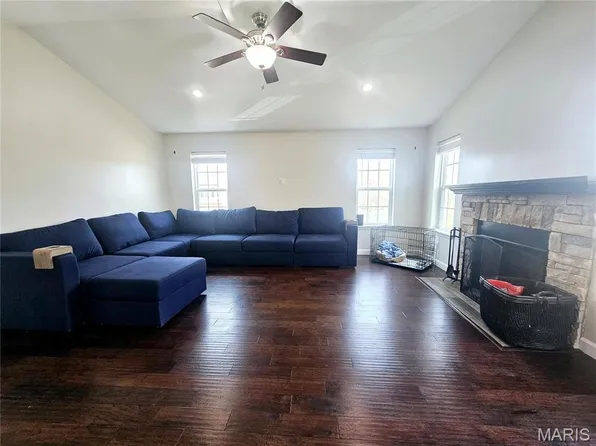 182 Ridgeview Dr, Saint Robert, MO 65584