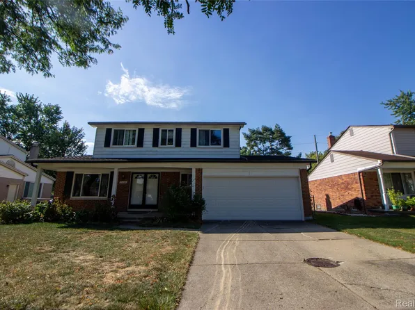 2260 Columbia Dr, Troy, MI 48083