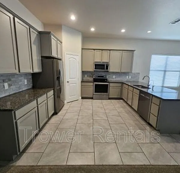 1021 E 90th Ct — Photo 38