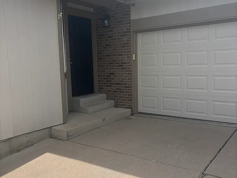 1184 Lily Ct — Photo 3