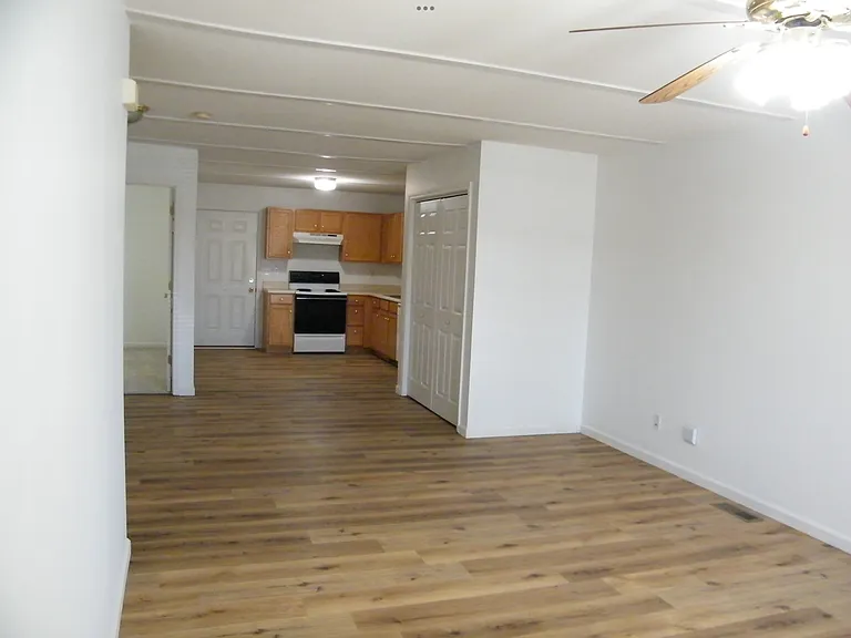 314 E Walnut St — Photo 2