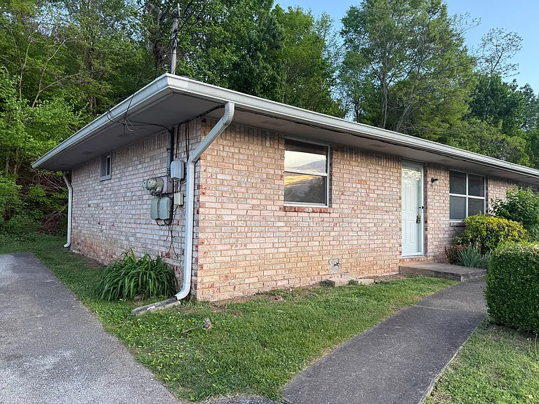 5790 Louise Ln — Photo 6