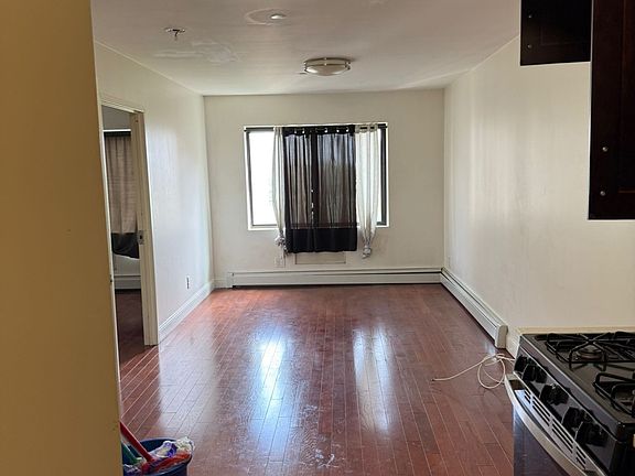 3rd image of 2120 Daly Ave APT 6A