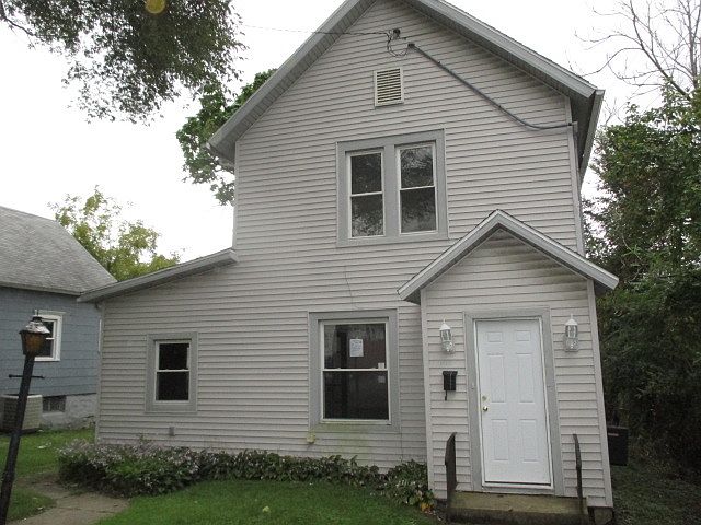 1st image of 1022 E Benton St