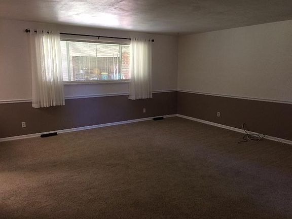 4th image of 2305 Acorn Dr