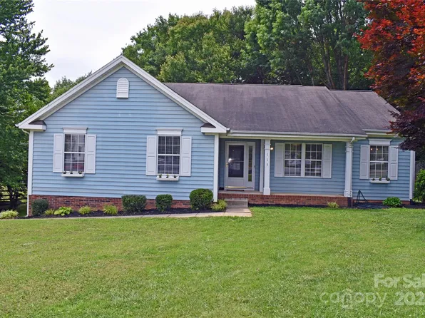 117 Blackberry Ln, Mooresville, NC 28117