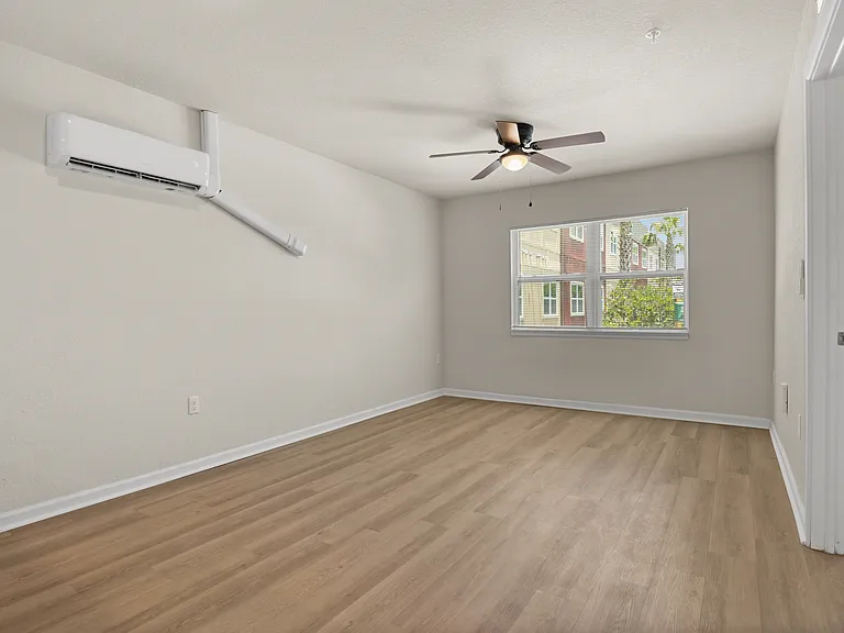 Spanish Moss Eco Apartments — Photo 20