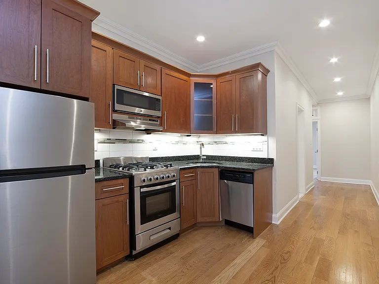 123 3rd Pl #4R — Photo 8