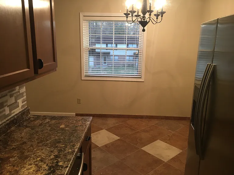 2564 Lisa Dr — Photo 6