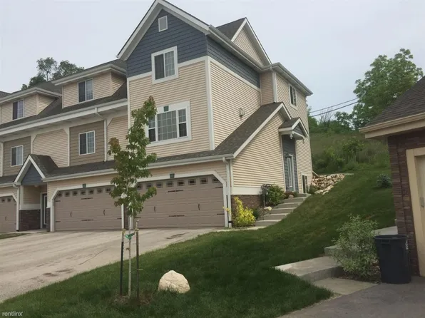 1135 Ridge Creek Cir, Waukesha, WI