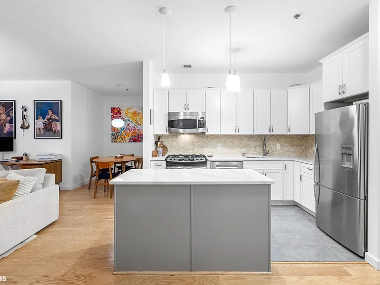 25 McWilliams Pl #307 — Photo 2