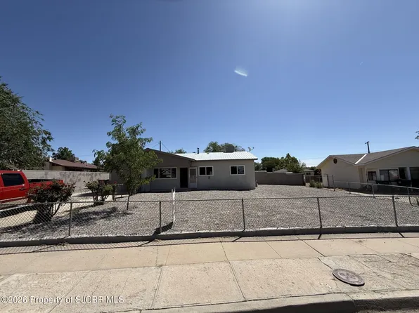 3806 Sierra Vista Dr, Farmington, NM 87402
