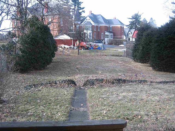 4th image of 25 Lake St