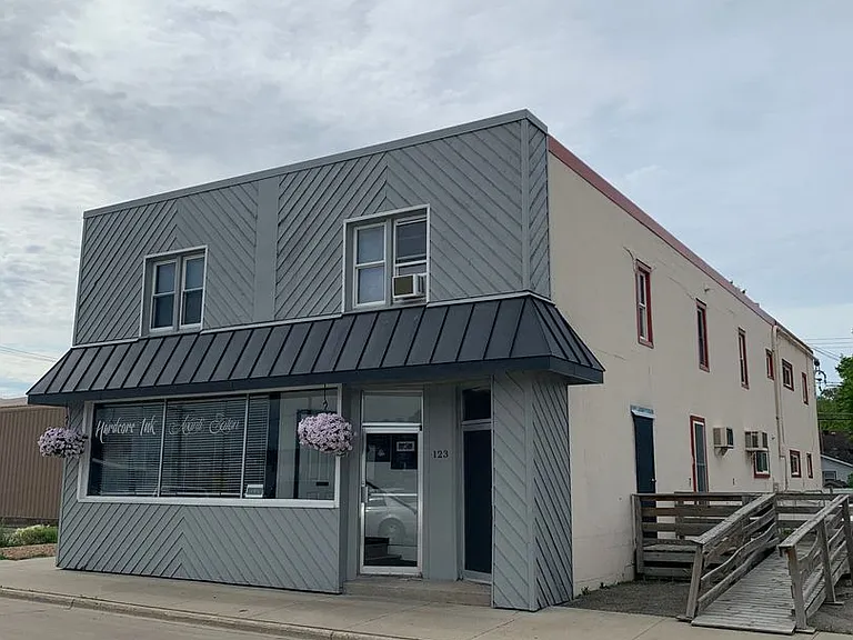123 Main Ave W — Photo 1