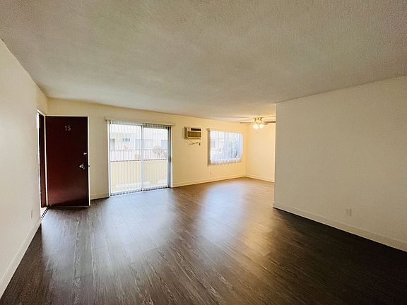 4th image of 5301 Newcastle Ave #15