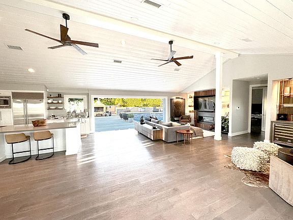 5th image of 922 Skylark Dr