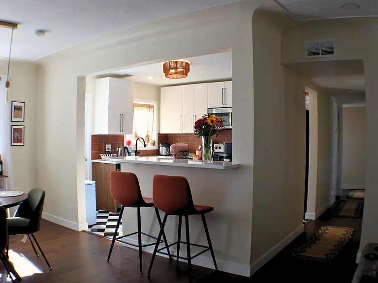 breakfast bar