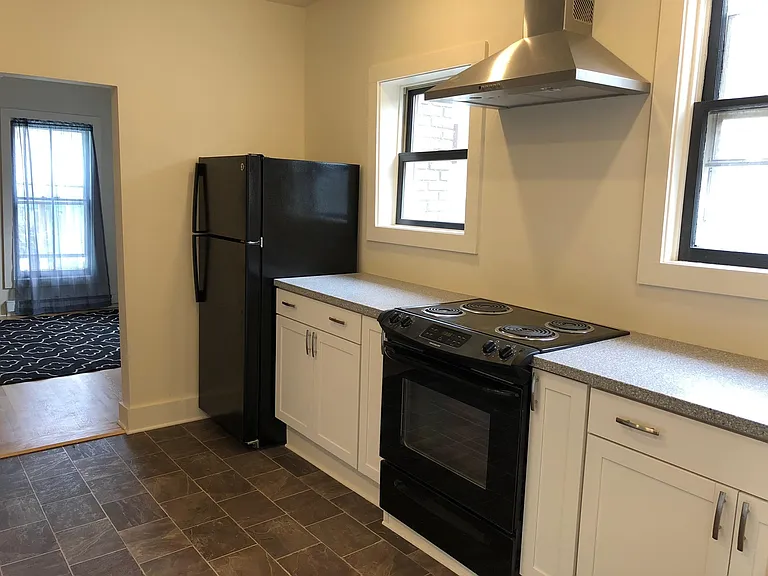 Electric stove/oven, hood for ventilation, large counter top