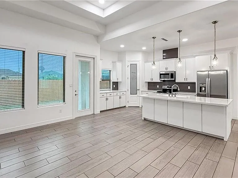 5106 Sebastian Dr — Photo 6
