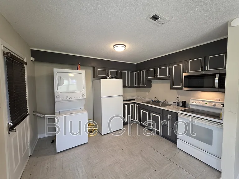 2313 Fitzgerald Ave — Photo 8