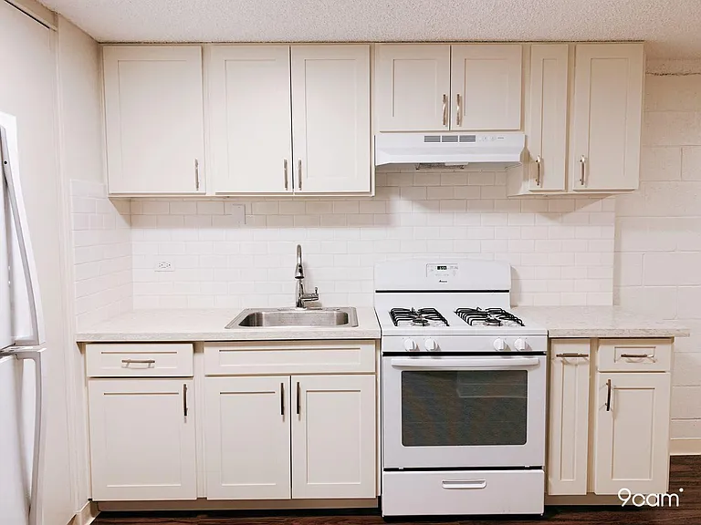2501 Coyne St #502 — Photo 1
