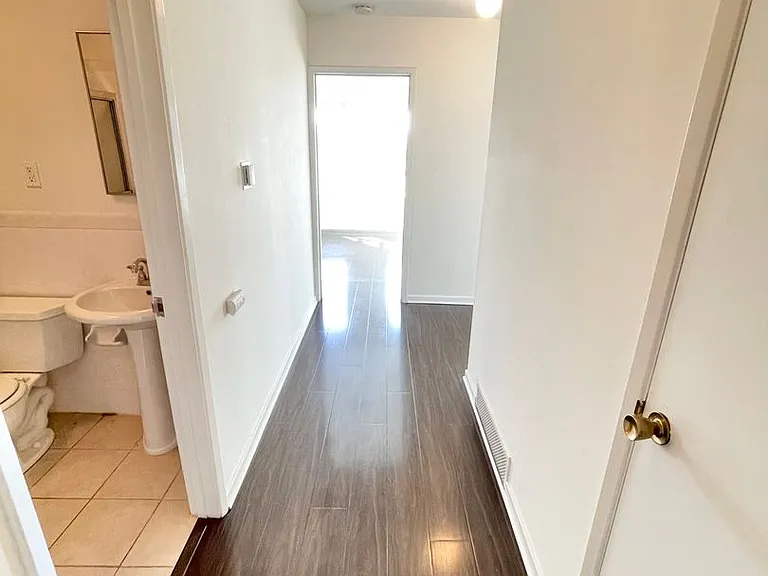 122 (725 Monterey) — Photo 9