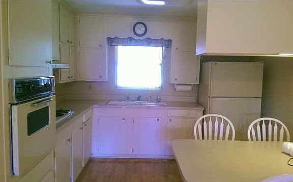 5th image of 401 E Fontainebleau Dr