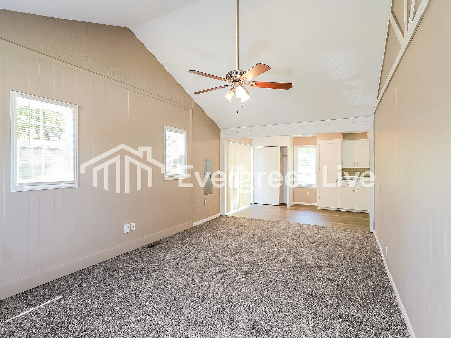 2 bed, 1.0 bath, 980 sqft, $1,295 — Photo 2