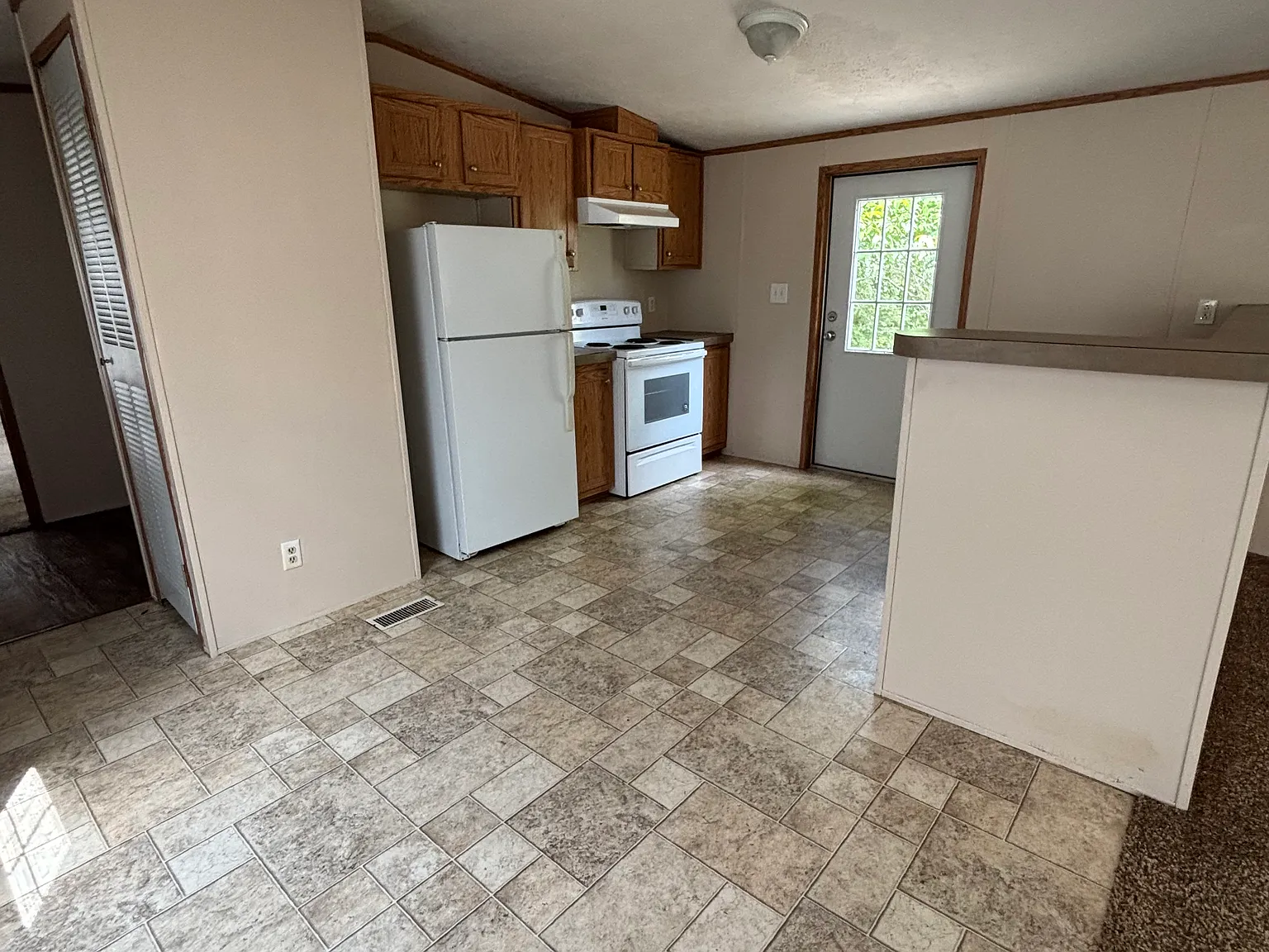3 bed, 1088 sqft, $900 — Photo 3