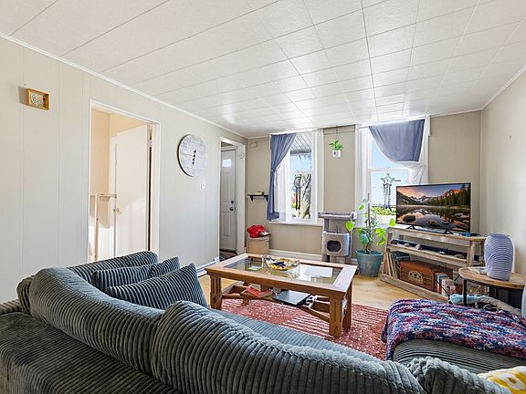 3rd image of 2350 S Lenox St #2350