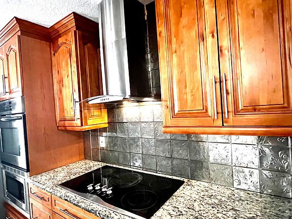 5th image of 984 Summit Lake Drive