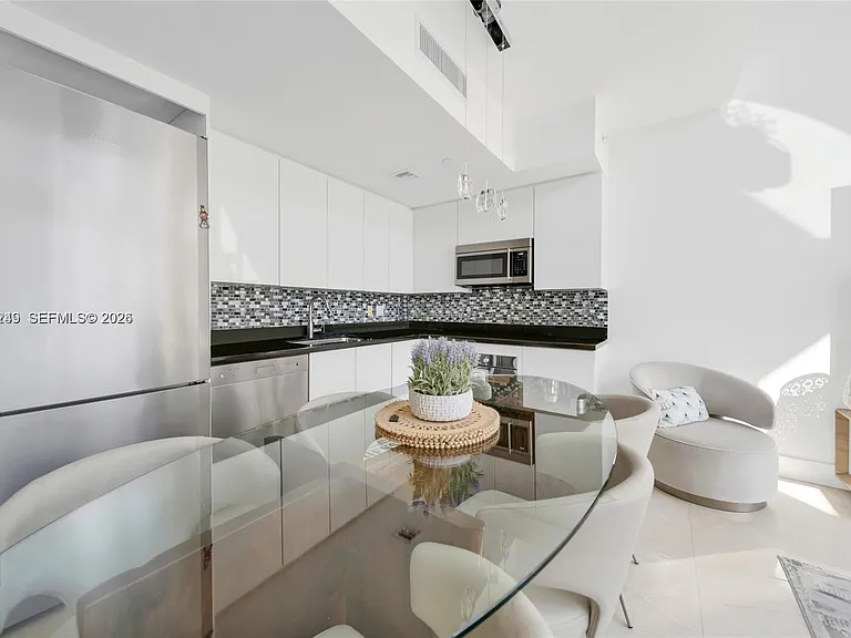 92 SW 3rd St #902 — Photo 29