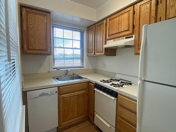 3rd image of 822 S Patrick St #4