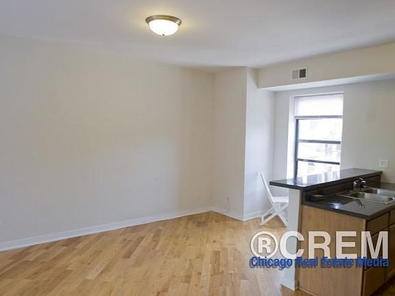 5th image of 7613 N Bosworth Ave APT 3E
