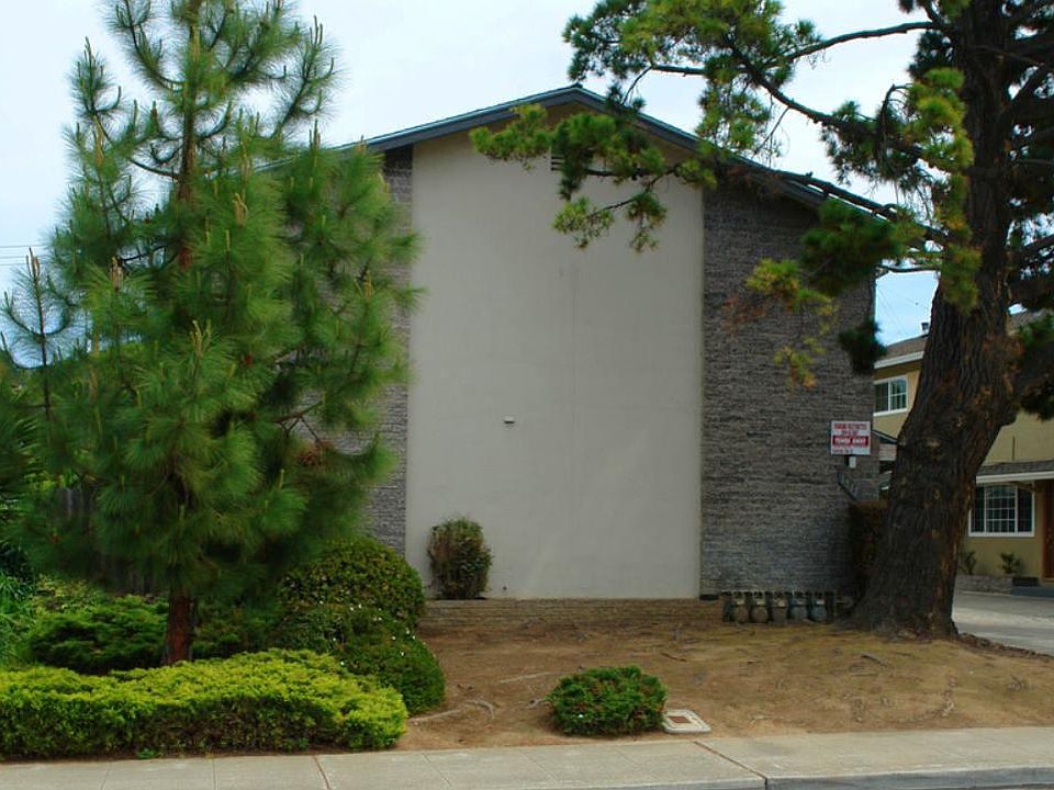 Beautifully adorned 1712 Noranda Drive Townhomes!